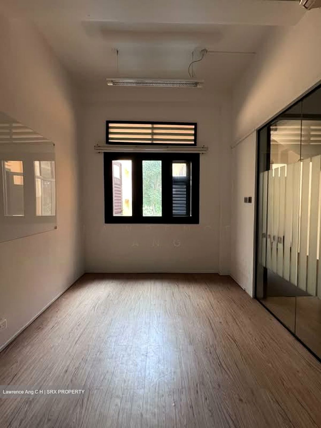 Teo Hong Road (D2), Office #584314951